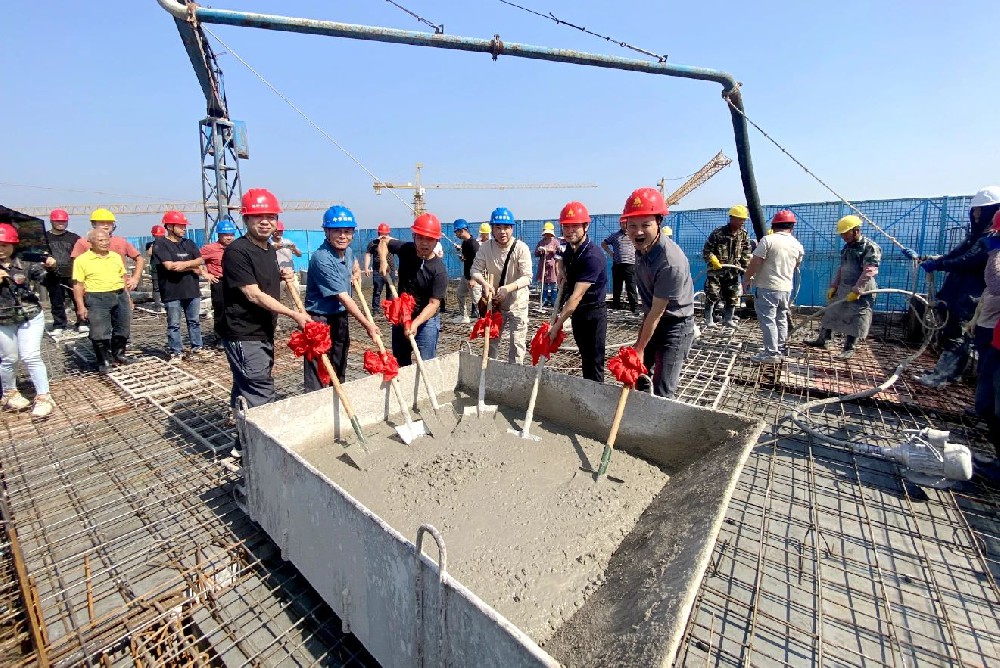 广西益琛公司承建的福邸世家项目首栋楼封顶！